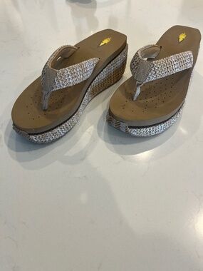 Volatile Island Raffia Thong Sandal - Tan Size 8